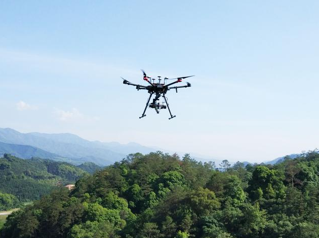 無人機(jī)為大山量“體溫” 硬核科技防山火(圖1) 無人機(jī)為大山量“體溫” 硬核科技防山火(圖1)