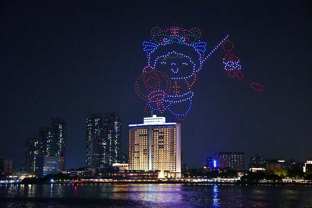 月圓之夜廣州白鵝潭無人機“星燈”閃耀(圖3) 月圓之夜廣州白鵝潭無人機“星燈”閃耀(圖3)