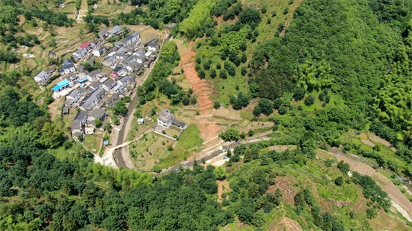 安徽天然氣公司利用無人機(jī)巡檢開展管道線路隱患排查(圖1) 安徽天然氣公司利用無人機(jī)巡檢開展管道線路隱患排查(圖1)