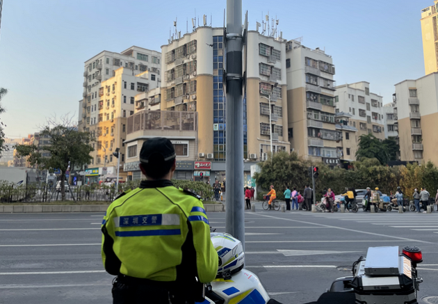 無人機組建“空中鐵騎” 助力深圳交警交通管理(圖4) 無人機組建“空中鐵騎” 助力深圳交警交通管理(圖4)