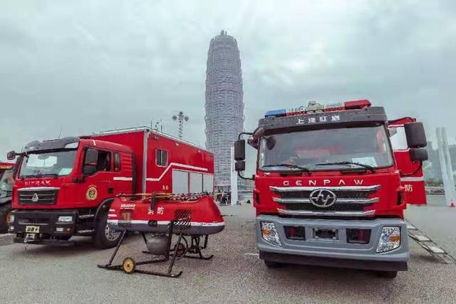 旋翼無(wú)人機(jī)實(shí)現(xiàn)了在百米以上高層建筑滅火(圖4) 旋翼無(wú)人機(jī)實(shí)現(xiàn)了在百米以上高層建筑滅火(圖4)