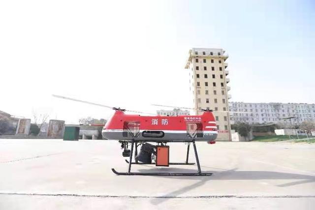 旋翼無(wú)人機(jī)實(shí)現(xiàn)了在百米以上高層建筑滅火(圖6) 旋翼無(wú)人機(jī)實(shí)現(xiàn)了在百米以上高層建筑滅火(圖6)