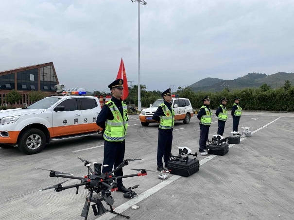 無(wú)人機(jī)24小時(shí)保障京珠北、樂(lè)廣北高速春運(yùn)出行順暢(圖1) 無(wú)人機(jī)24小時(shí)保障京珠北、樂(lè)廣北高速春運(yùn)出行順暢(圖1)
