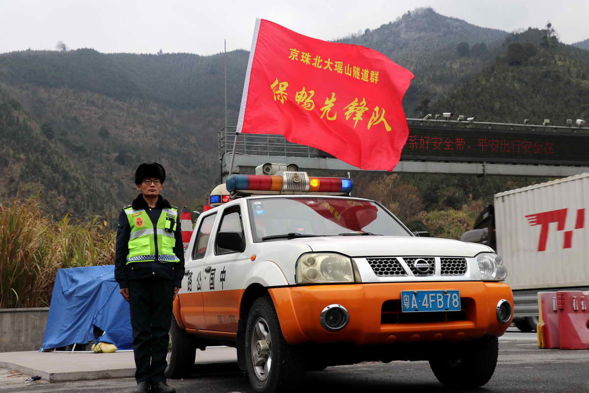 無(wú)人機(jī)24小時(shí)保障京珠北、樂(lè)廣北高速春運(yùn)出行順暢(圖2) 無(wú)人機(jī)24小時(shí)保障京珠北、樂(lè)廣北高速春運(yùn)出行順暢(圖2)